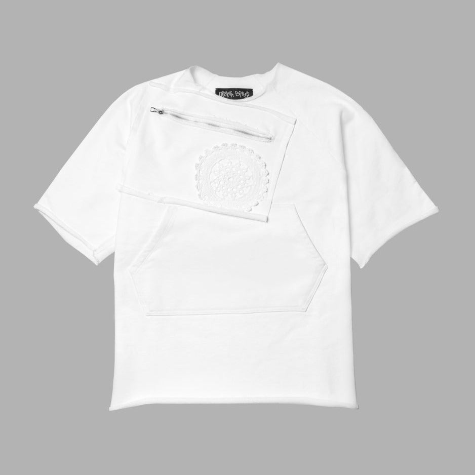 31 | SWEATSHIRT WITH POCKET & DOILY - white